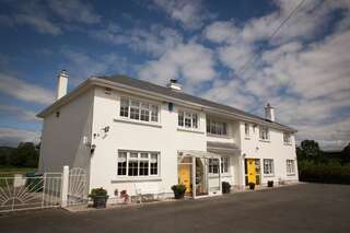 Гостевой дом Shannon Breeze Self - Catering Labbadiha Bridge-0